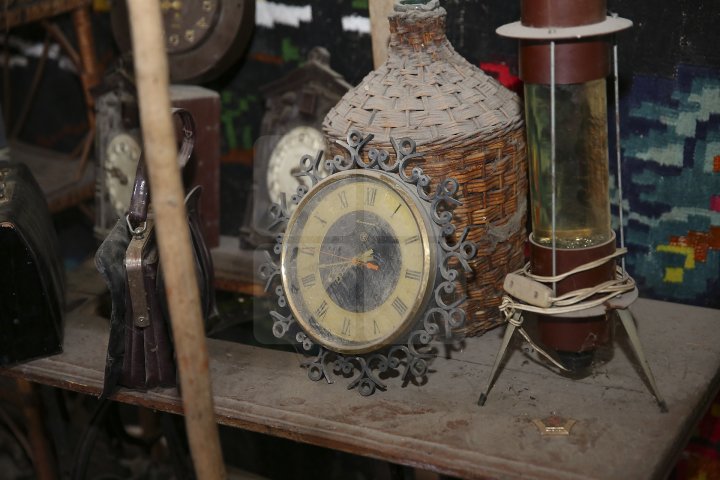 Muzeu în casă și în beci! Un avocat pasionat de istorie are o colecţie impresionantă de relicve (FOTOREPORT)