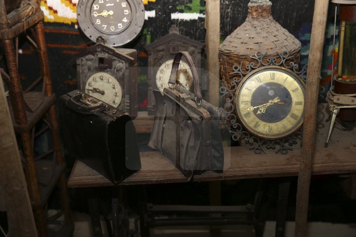 Muzeu în casă și în beci! Un avocat pasionat de istorie are o colecţie impresionantă de relicve (FOTOREPORT)