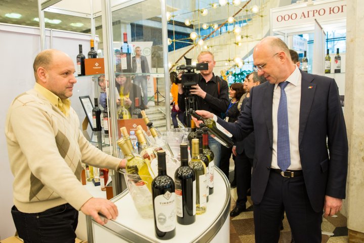 Premierul Pavel Filip, în vizită la Expovin Moldova 2018 (FOTO)