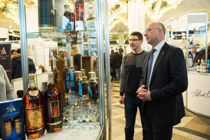 Premierul Pavel Filip, în vizită la Expovin Moldova 2018 (FOTO)