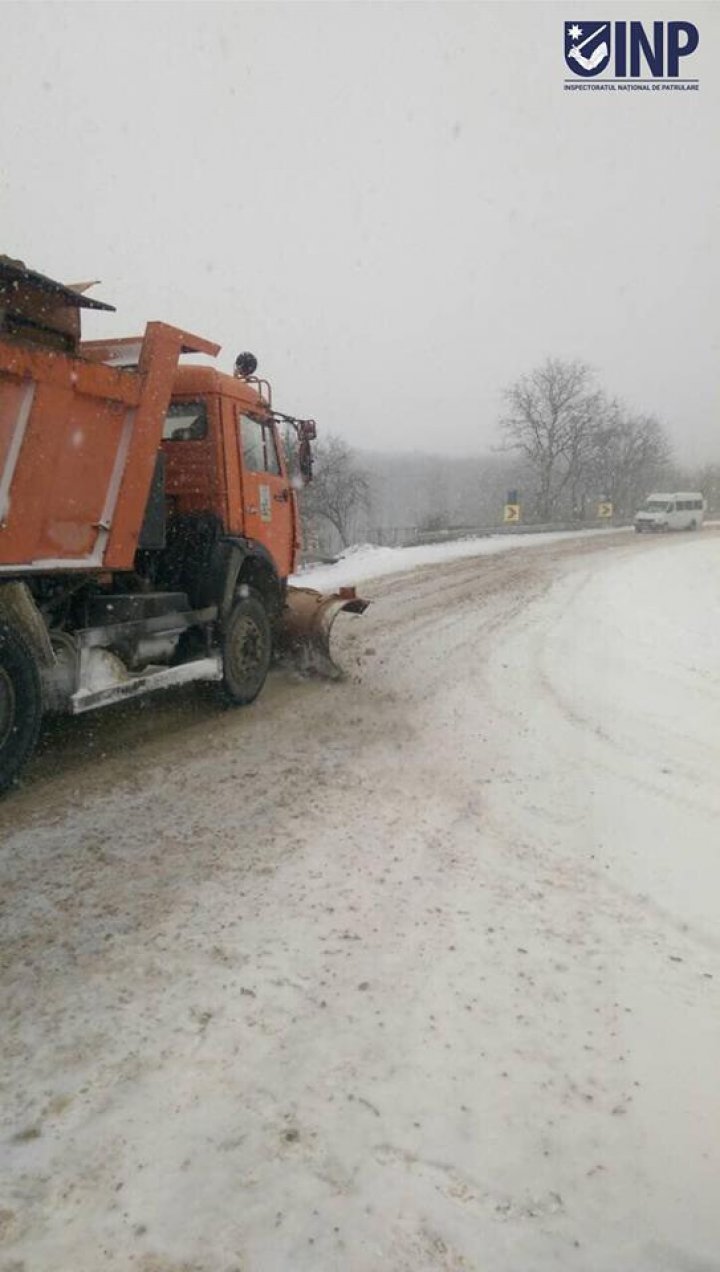 NINSORILE PUTERNICE, GERUL şi VISCOLUL pun stăpânire pe Moldova. Care este situaţia pe drumurile din ţară (FOTO)