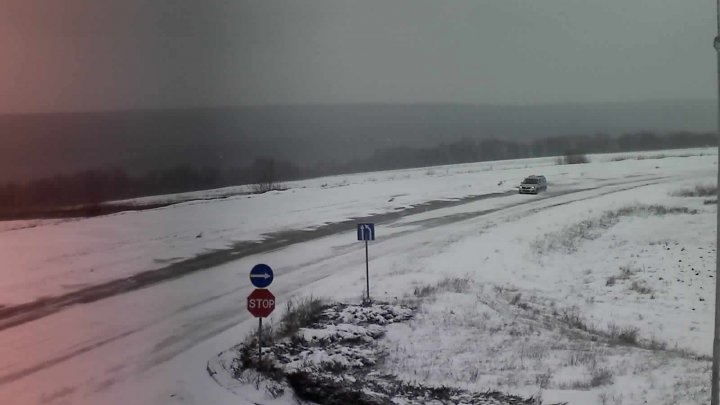 NINSORILE PUTERNICE, GERUL şi VISCOLUL pun stăpânire pe Moldova. Care este situaţia pe drumurile din ţară (FOTO)