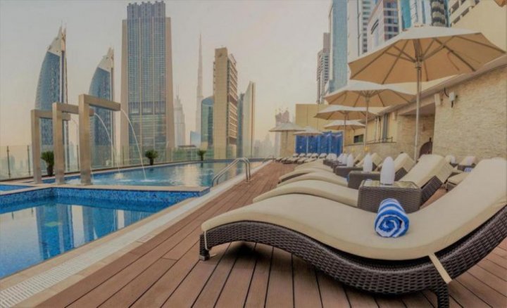 Cel mai înalt hotel din lume, a cărui înălţime este de 356 de metri, inaugurat în Dubai (FOTO)