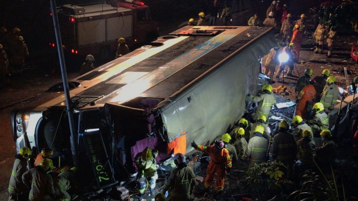 CARNAGIU pe o şosea din Hong Kong. Cel puţin 19 persoane şi-au pierdut viaţa