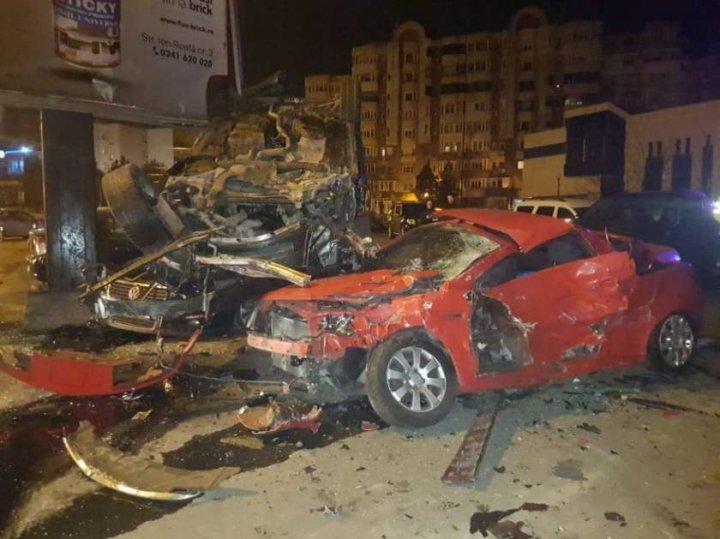 Şoferiţa care a distrus 10 maşini în România, a încurcat frâna cu acceleraţia (FOTO)