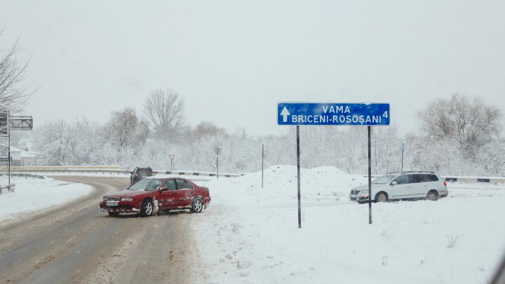 ATENȚIE, ȘOFERI! Noi indicatoare rutiere instalate pe traseele ce duc spre punctele de trecere Briceni și Larga (VIDEO) 