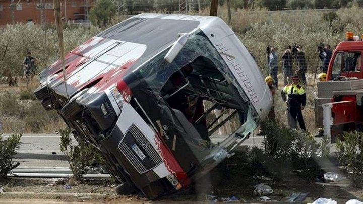 Accident TERIBIL în Java de Vest. Un autocar s-a răsturnat: 27 de morți și 18 răniți