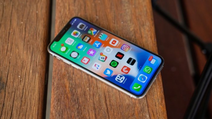 Apple forţează dezvoltatorii de aplicaţii să ofere suport pentru iPhone X