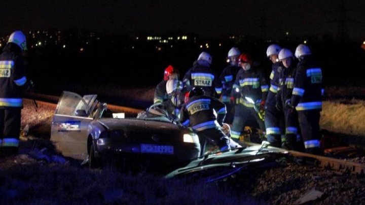 ACCIDENT TERIFIANT. Patru ucraineni au murit după ce automobilul în care se aflau a fost lovit de un tren (IMAGINI DE GROAZĂ)