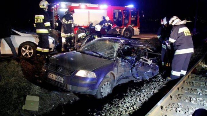 ACCIDENT TERIFIANT. Patru ucraineni au murit după ce automobilul în care se aflau a fost lovit de un tren (IMAGINI DE GROAZĂ)