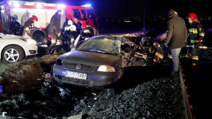 ACCIDENT TERIFIANT. Patru ucraineni au murit după ce automobilul în care se aflau a fost lovit de un tren (IMAGINI DE GROAZĂ)