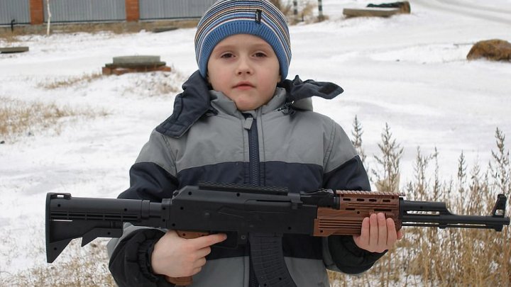 TRAGEDIA AVIATICĂ din Rusia. DETALII despre echipajul avionului prăbuşit. Rudele victimelor, devastate de durere (IMAGINI JALNICE)