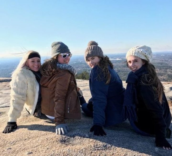 CAZ IEŞIT DIN COMUN! O tânără şi-a găsit 40 de fraţi şi surori, toţi născuţi de la acelaşi tată donator (FOTO)