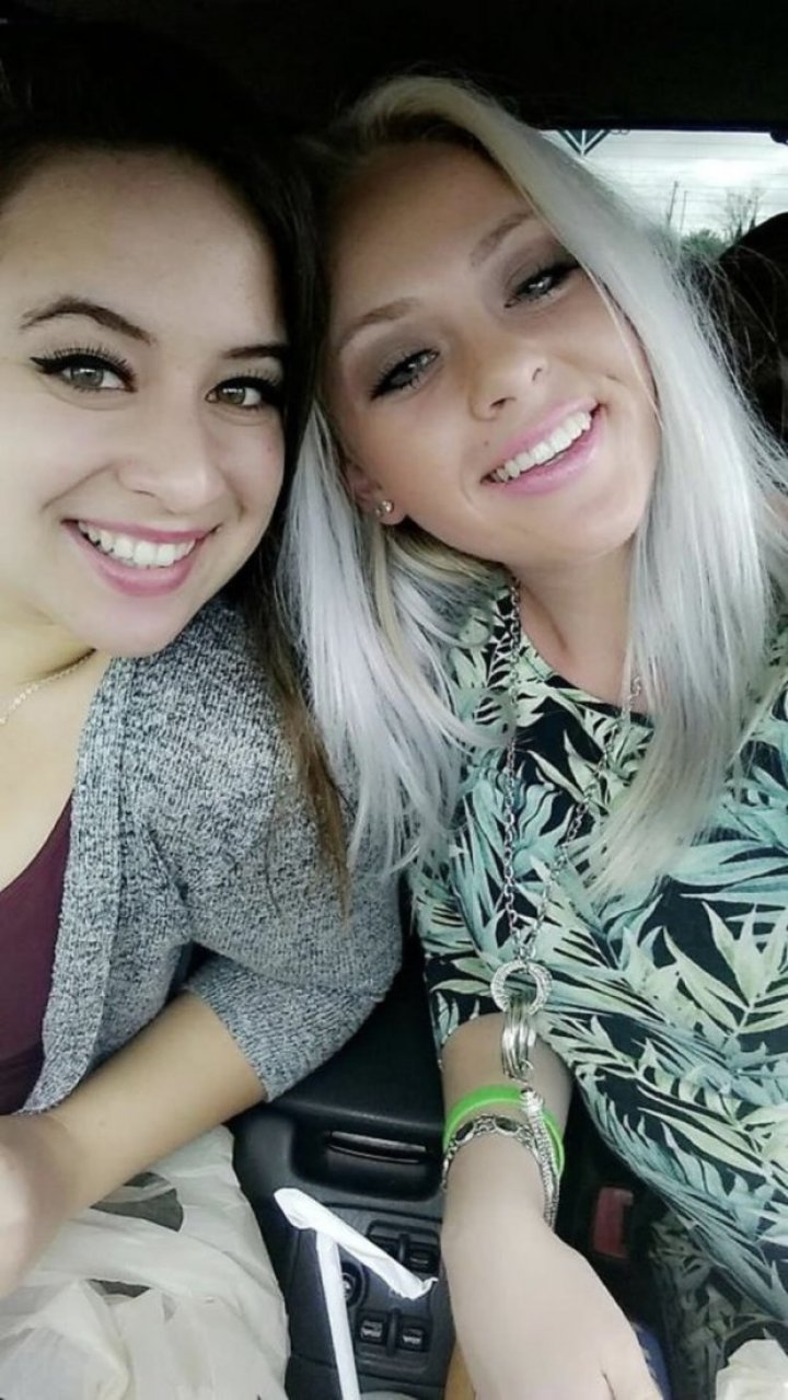 CAZ IEŞIT DIN COMUN! O tânără şi-a găsit 40 de fraţi şi surori, toţi născuţi de la acelaşi tată donator (FOTO)