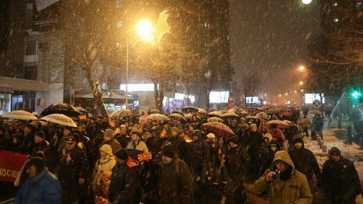 Mii de oameni au protestat la Skopje împotriva schimbării numelui Macedoniei