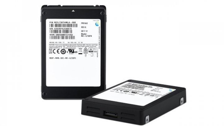 Samsung îşi doboară propriul record. Compania anunţă cel mai încăpător SSD din lume, cu o capacitate de 30.72TB