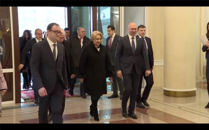 Premierul României a ajuns la Chișinău. Viorica Dăncilă a fost întâlnită de prim-ministrul Pavel Filip