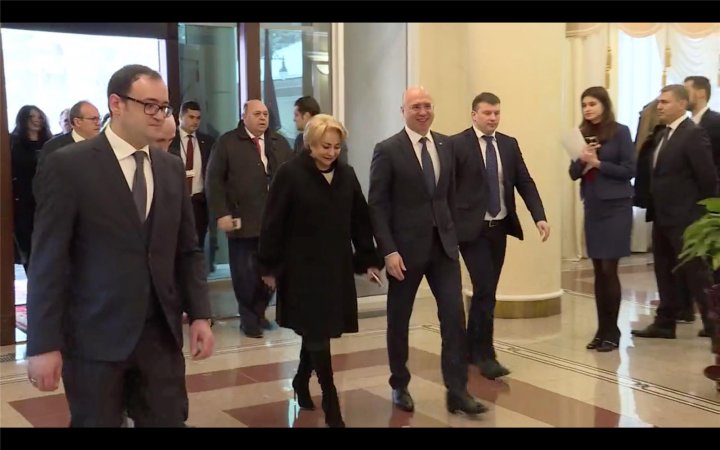 Premierul României a ajuns la Chișinău. Viorica Dăncilă a fost întâlnită de prim-ministrul Pavel Filip