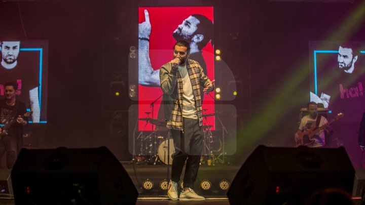 În ajun de Ziua Îndrăgostiţilor, Smiley a susţinut un CONCERT INCENDIAR la Palatul Naţional (GALERIE FOTO)