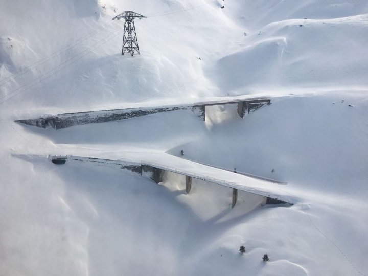 Şoseaua Transfăgărăşan ÎNCHISĂ! Cum arată în luna februarie cel mai frumos drum din lume