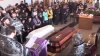 HOHOTE DE PLÂNS în Kemerovo! Părinţii distruşi de durere îşi îngroapă micuţii: ESTE ÎNGROZITOR când mor copii (IMAGINI JALNICE)