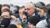 Momentul în care viceguvernatorul din Kemerovo își cere iertare în genunchi de la mulțimile furioase (VIDEO)