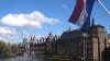 Un bărbat s-a aruncat în gol în Parlamentul Olandei pentru legalizarea haşişului şi a marijuanei