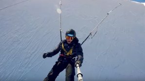 DISTRACŢIE PERICULOASĂ ÎN ALPI. Un grup de amatori au combinat săriturile de pe trambulină cu bungee-jumping-ul