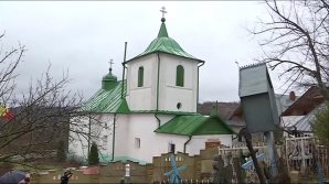 Scandalul de la biserica din Dereneu, continuă. Episcopia cere despăgubiri de 500 de mii de lei de la preotul Florin Marin