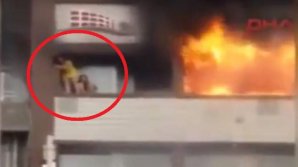 Momente şocante! Două femei grav rănite, după ce au căzut de la etajul unui hotel cuprins de flăcări (VIDEO)