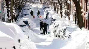 NINSORI ABUNDENTE ÎN SUA: Din cauza vremii, mai multe şcoli au fost închise