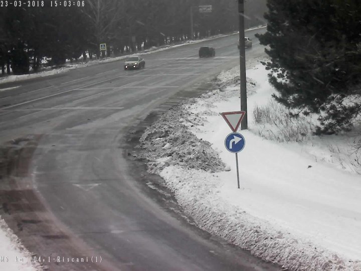 NINSORI ABUNDENTE ÎN ȚARĂ. Ninge puternic în zonele de centru și sud ale țării. Cum se circulă pe drumurile din țară (FOTO)