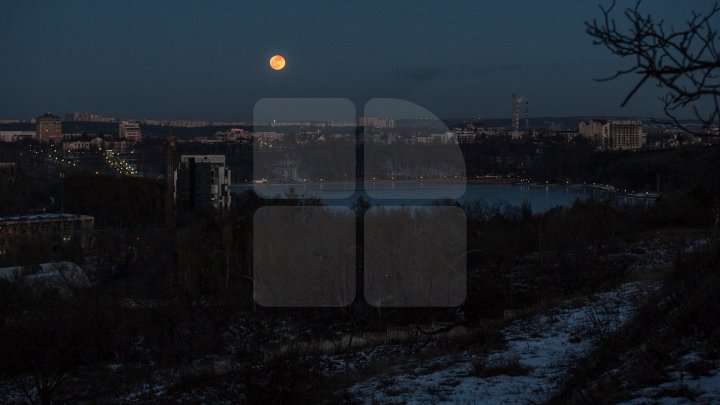 LUNA ALBASTRĂ din nou pe cerul din Moldova. Când vom avea parte de acest fenomen neobișnuit