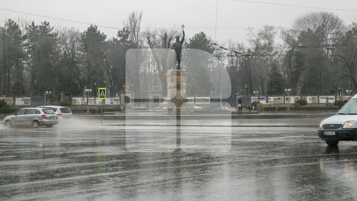 Iarna nu se lasă dusă. În zilele viitoare, meteorologii anunţă că REVIN NINSORILE