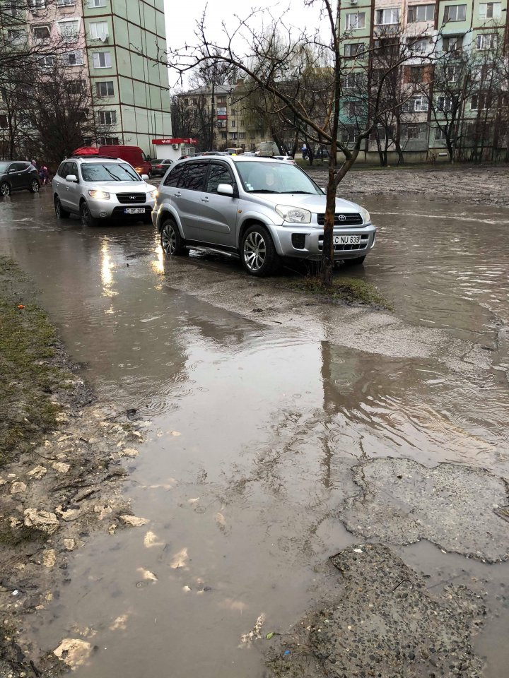 Inundaţii în sectorul Râşcani din cauza ploii (VIDEO)