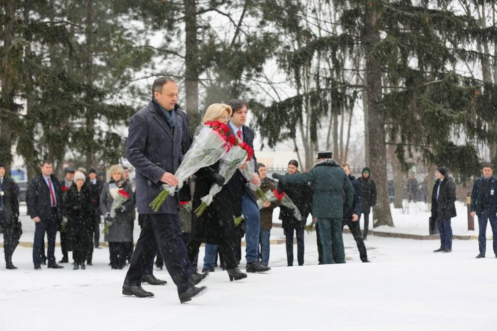 Victimele războiului de pe Nistru, comemorate de participanţii la summitul interparlamentar, în frunte cu speakerul Andrian Candu