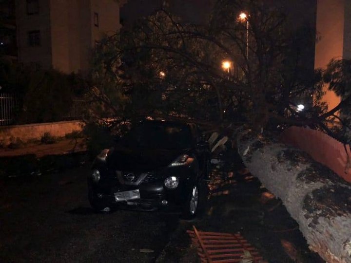 Tornadă devastatoare în sudul Italiei. Cel puțin 15 oameni au fost răniţi (FOTO/VIDEO)