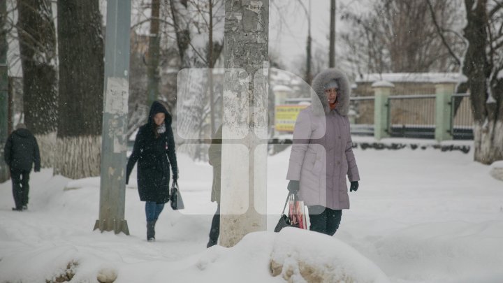 Avertisment meteo: Va mai ninge puternic până la ora 22:00