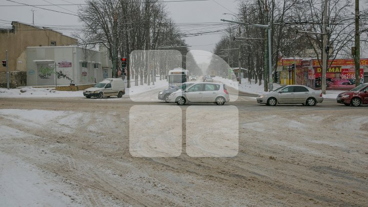 Avertisment meteo: Va mai ninge puternic până la ora 22:00