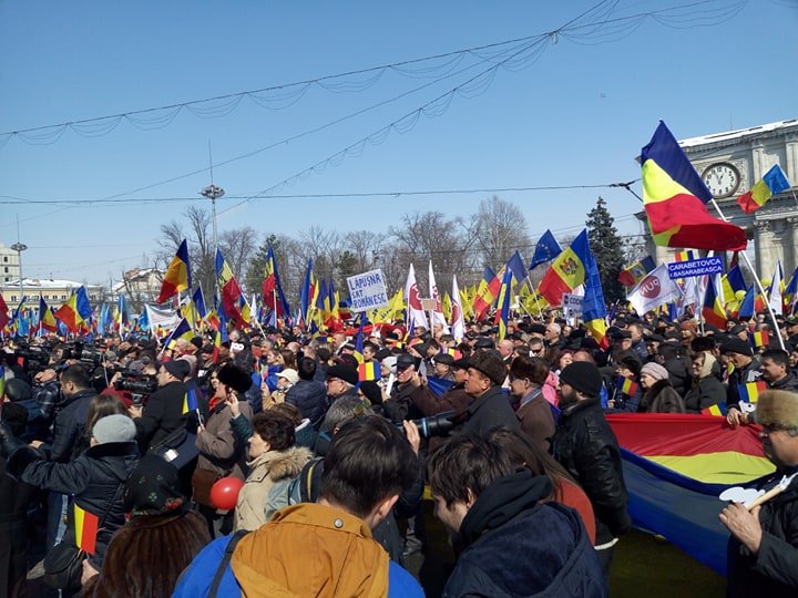 Manifestaţie de amploare în PMAN pentru unirea Republicii Moldova cu România (FOTO)