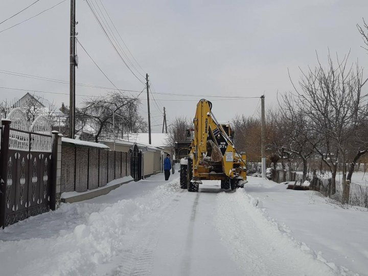 Lozovenii, gata de ninsoarea de primăvară. Aceștia sunt echipați cu utilaje proprii de deszăpezire (FOTO)