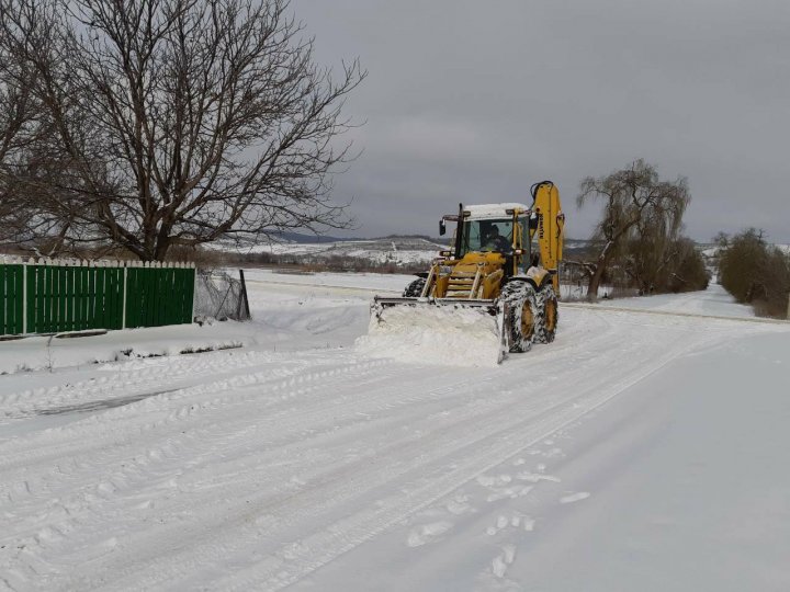 Lozovenii, gata de ninsoarea de primăvară. Aceștia sunt echipați cu utilaje proprii de deszăpezire (FOTO)