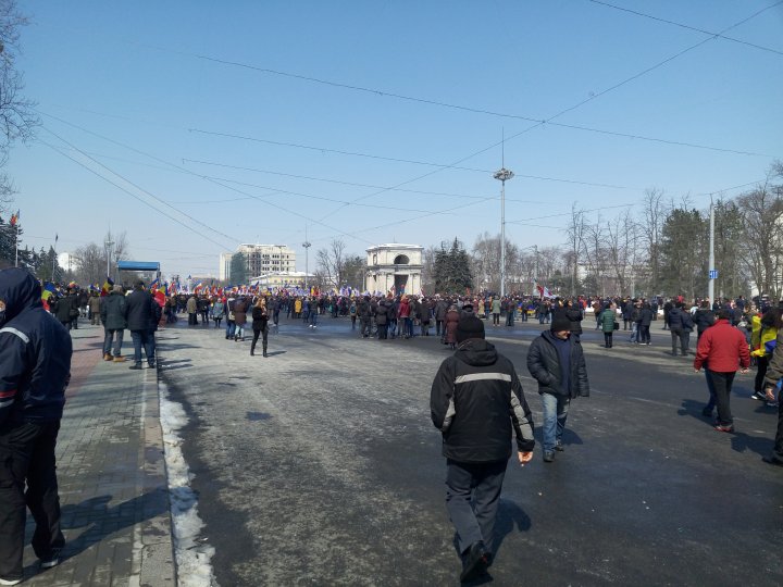 Miting unionist la Chişinău. Mii de oameni au participat la Adunarea Centenară