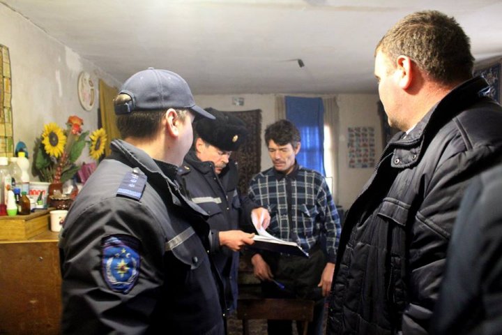 O casă protejată, o viață salvată. Peste 900 de detectoare de fum, instalate în locuințele oamenilor din șase raioane(FOTO)