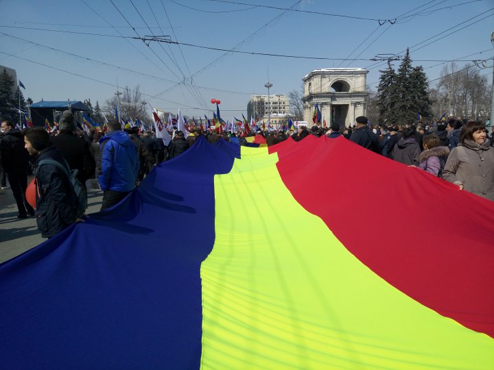 Manifestaţie de amploare în PMAN pentru unirea Republicii Moldova cu România (FOTO)