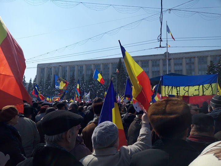 Manifestaţie de amploare în PMAN pentru unirea Republicii Moldova cu România (FOTO)