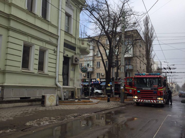 INCENDIU în centrul Capitalei! Arde un restaurant 