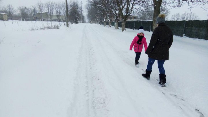 NINGE ÎN TOATĂ MOLDOVA! Cum se circulă la această oră pe drumurile din țară (FOTO) 