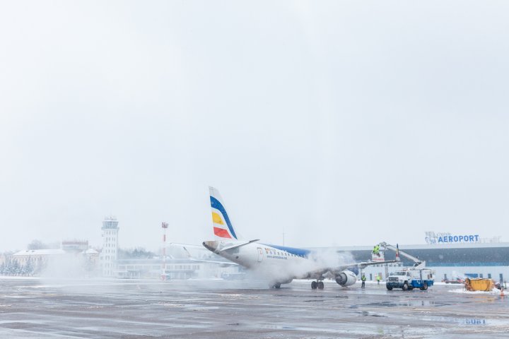 Aeroportul Internațional Chișinău face față cu succes ninsorilor abundente