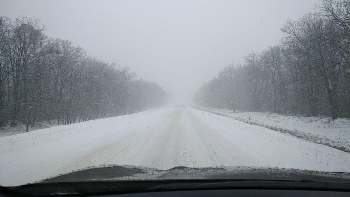 NINGE ÎN TOATĂ MOLDOVA! Cum se circulă la această oră pe drumurile din țară (FOTO) 